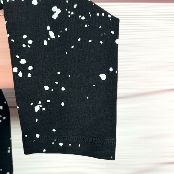 Lisa Todd Long Sleeve Tee Top Pullover Black White Water Splash Spots Print Sz L - Picture 6 of 9